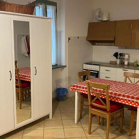 Al Vecchio Pero, Con Ampio Giardino Privato Villa La Morra Eksteriør bilde