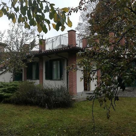 Al Vecchio Pero, Con Ampio Giardino Privato Villa La Morra Eksteriør bilde