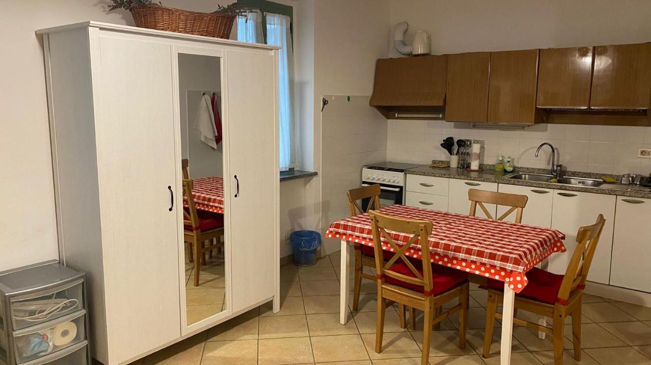 Al Vecchio Pero, Con Ampio Giardino Privato Villa La Morra Eksteriør bilde