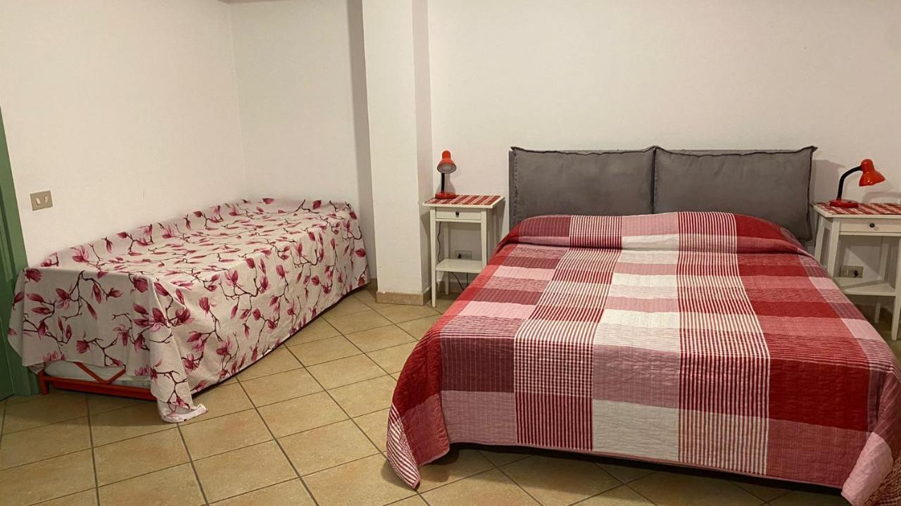 Al Vecchio Pero, Con Ampio Giardino Privato Villa La Morra Eksteriør bilde
