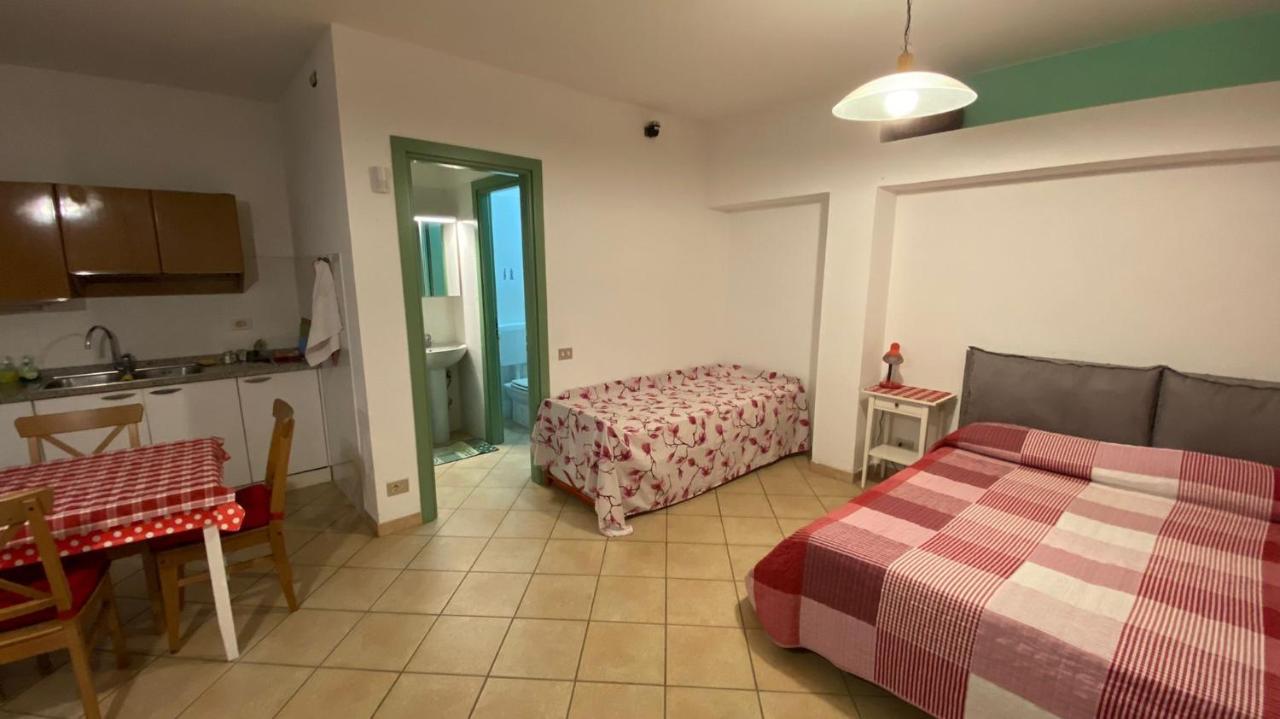 Al Vecchio Pero, Con Ampio Giardino Privato Villa La Morra Eksteriør bilde