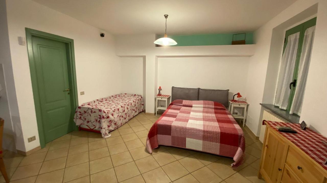 Al Vecchio Pero, Con Ampio Giardino Privato Villa La Morra Eksteriør bilde