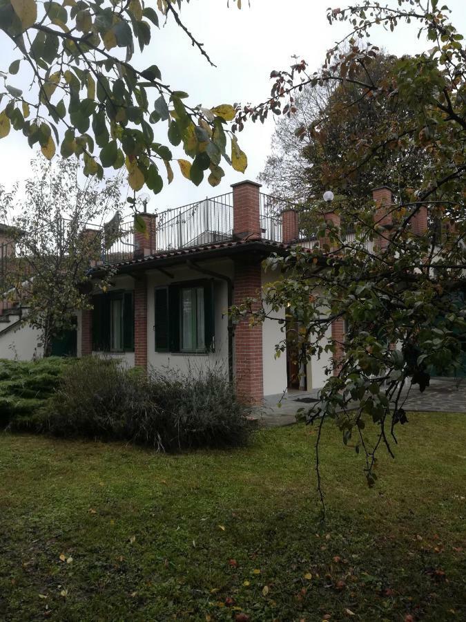 Al Vecchio Pero, Con Ampio Giardino Privato Villa La Morra Eksteriør bilde